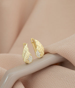 925 Sterling Silver Hammered Diamond Wings Earring