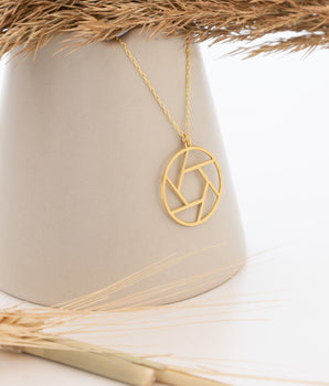 Camera Pendant - Valentine's Day Gift - Aperture Necklace - Photographer Necklace - Photographer Necklace - Photography Lover Jewelry